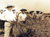 정주영 창업자 20주기 사진전·문집 발간...창업정신 기려