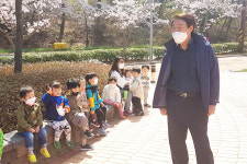 정천석 울산 동구청장, 쇠평어린이공원 방문
