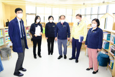 울산 중구의회 행자위, 우정동행정복지센터·우정도서관 현장점검