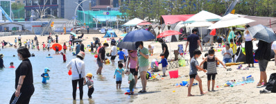 동구 일산해수욕장 피서 인파 북적