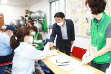 정천석 동구청장,  국민지원금 발급 현장 격려방문