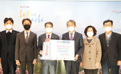 건보공단 부울경본부, 부산 사하구청에 사랑의 성금 전달