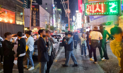 몰려드는 인파로 번화가는 불야성…그외 지역은 한산