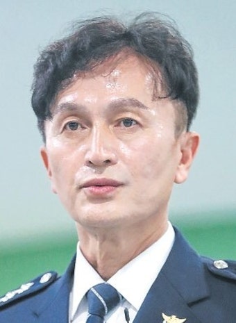 '경찰국 반대' 류삼영 총경 정직 효력정지