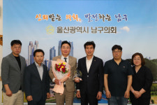 남구의회 이정훈 의장, 신정상가시장 상인연합회로 부터 감사패 수여