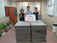 동신산업 낙상사고 방지 저소득층 미끄럼방지 욕실매트 후원