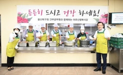 박천동 북구청장·간부공무원, 북구노인복지관 행복식당 배식 봉사