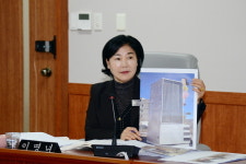 학성가구거리 리디자인사업 조형물, 예산 낭비