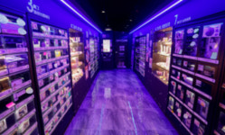 마음만 먹으면 누구나 들락날락 ...무인성인용품점 청소년 사각지대