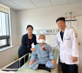 울산병원, 어버이날 기념 65세 이상 입원 어르신께 카네이션 전달