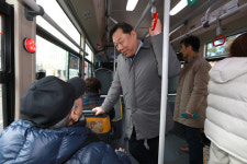 시내버스 노선 개편 뭐가 잘못됐나···직접 확인 나선 구청장