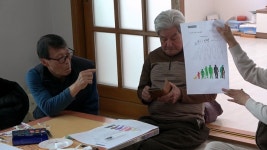 [ 소소한 만능배달꾼 3]추억을 오리고 붙이고… 옛날 이야기 다 나오네 경로당의 변신