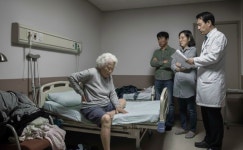 '짐 옮기다 쿵' 요양병원 낙상 사고…병원·보호자 책임 공방