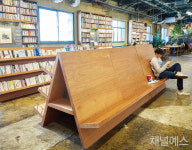 여러 번 가봤던 사람에게도 새로운 부산 책 여행