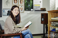 황보름 “책 때문에, 더 단단하게 덜 흔들리며 삽니다”