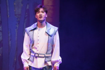 [윤하정의 공연 세상]어른이 뮤지컬 <난쟁이들>의 새로운 찰리 배우 윤석현