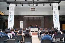 팟캐스트 <책읽아웃> 1주년 부산 공개방송 현장 