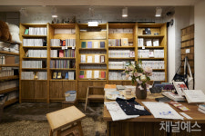 [동네 책방] 시집 서점 ‘위트 앤 시니컬’