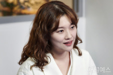 유계영 “시를 쓰는 태도가 선명해졌어요”