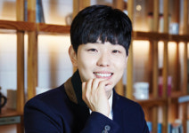 유계영 “시를 쓰는 태도가 선명해졌어요”