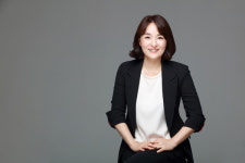 새벽달 “육아, 세상에서 가장 섬세한 예술”