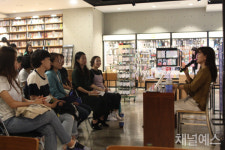 [작가와의 만남] 은유 “글쓰기, 삶의 옹호자가 되는 길”