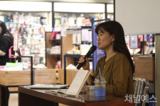 [작가와의 만남] 은유 “글쓰기, 삶의 옹호자가 되는 길”