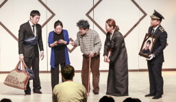 [이주의 티켓박스] 깊은 웃음과 슬픔이 쌓인 장례식장에서의 3일 - 연극 <웃픈 3일>