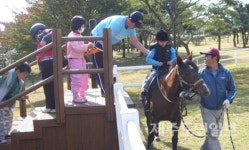 제주목장,  교래분교 승마강습 운영