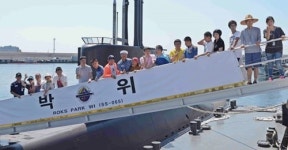 작은 예수의 집 원생, 해군기지 방문