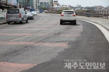 누더기 용담해안도로, 보수는 차일피일