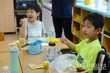 급식 파업에 학생들 도시락 먹는 날