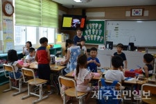 급식 파업에 학생들 도시락 먹는 날