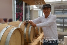 커피와 꿈이 있는 한 여전히 칠순 청년