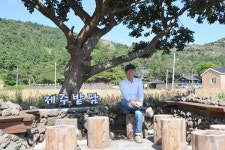 커피와 꿈이 있는 한 여전히 칠순 청년