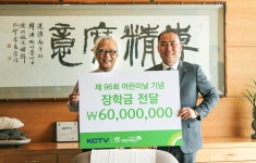 KCTV제주방송 공성용 회장, 장학금 전달