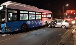 제주 서귀동서 시내버스-승용차 출동...4명 경상