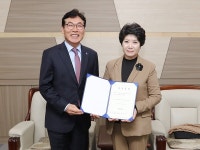 진영마트 대표,  제주대에 발전기금 2000만원