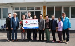 김경렬 CafeDa제주 대표, 경로당에 상품권 기탁