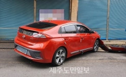서귀포시 서귀동서 승용차 상가로 돌진...4명 부상