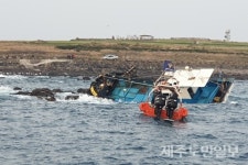 제주 서귀포 가파도 해상 어선 좌초...인명피해 없어
