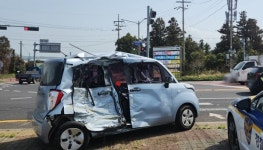 제주 조천읍서 폐기물 수거차-경차 부딪혀…3명 병원 이송