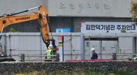 [현장] 울퉁불퉁, 덜컹덜컹…제주 산지로 사괴석 철거 시작