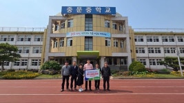 제주감귤농협 중문감귤단지협의회, 중문중학교에 장학금 전달