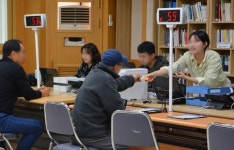 [현장] 기름값 부담 덜겠어요…제주서도 고유가 지원금 신청 시작