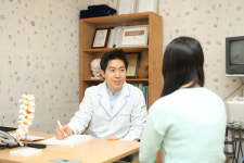 봉침?약침, 통증과 안면마비 바로 잡을 수 있어