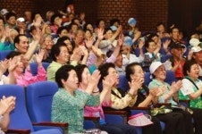 청주대 축제에 경로잔치 성황