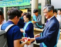 학생, 와서 밥 먹고 공부해요