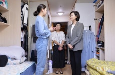 유은혜 부총리, 홍제 행복기숙사 학생들에 조국 사태 위로