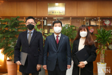 동아대 정성원 팀장·공미정 직원, 교육부장관 표창 받아